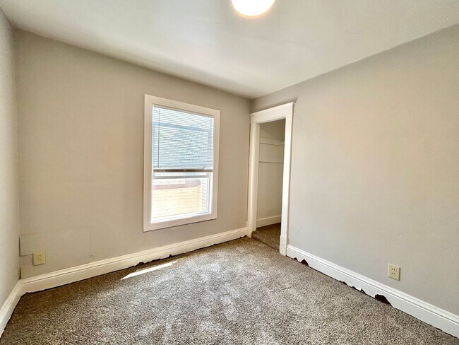 Building Photo - 1334 Peck St