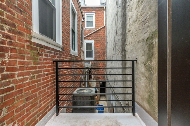 Building Photo - 609 S Orianna St