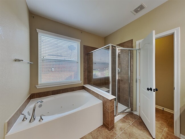 Building Photo - 6815 Hunters Way Ln