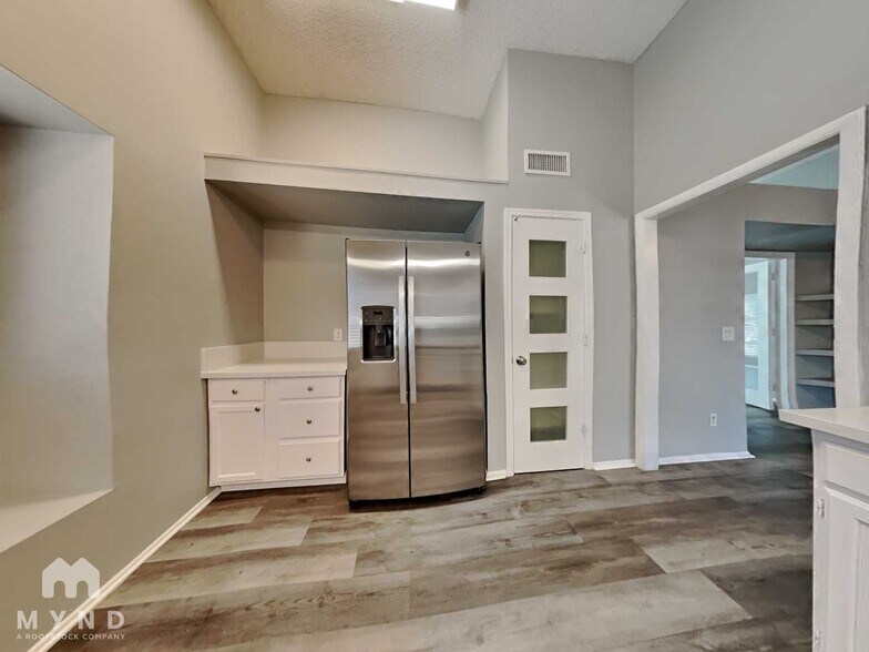 Building Photo - 7210 W Krall St