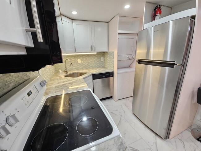 Building Photo - 9 S Laclede Pl