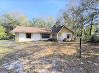 Building Photo - 2 Bedroom, 2 Bath , 2 Car Garage in Dunnellon, Florida