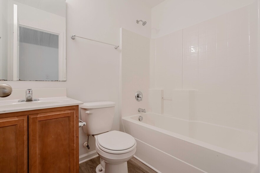 Building Photo - 2016 Culloden Dr