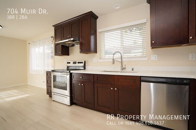 Building Photo - 704 Muir Dr