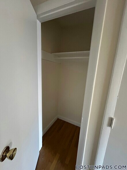 Building Photo - 84 Gardner St