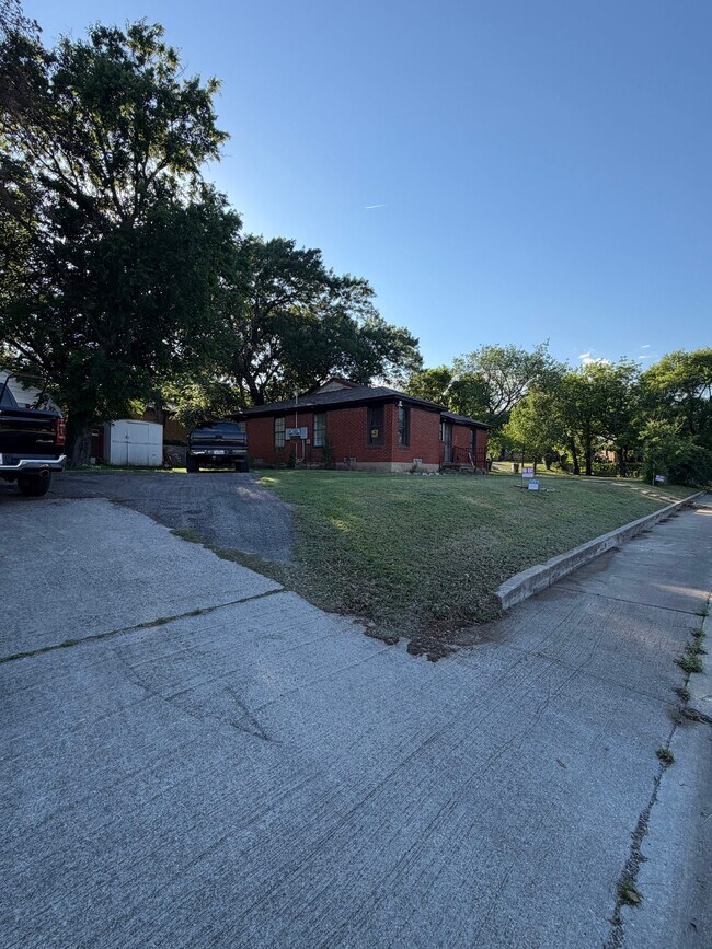Building Photo - 1520 Glen Ave
