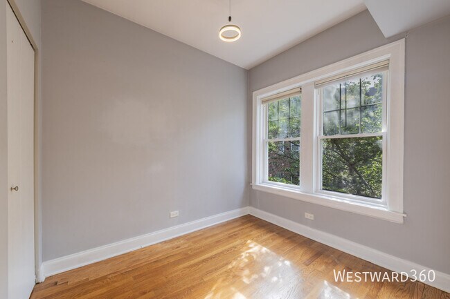 Building Photo - 4420 N Ashland Ave