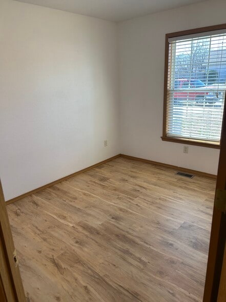 Building Photo - 3830 S Keystone Ave