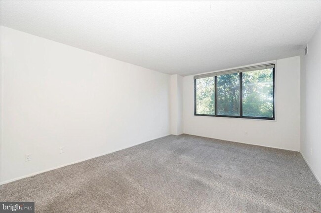 Building Photo - 5225 Pooks Hill Rd