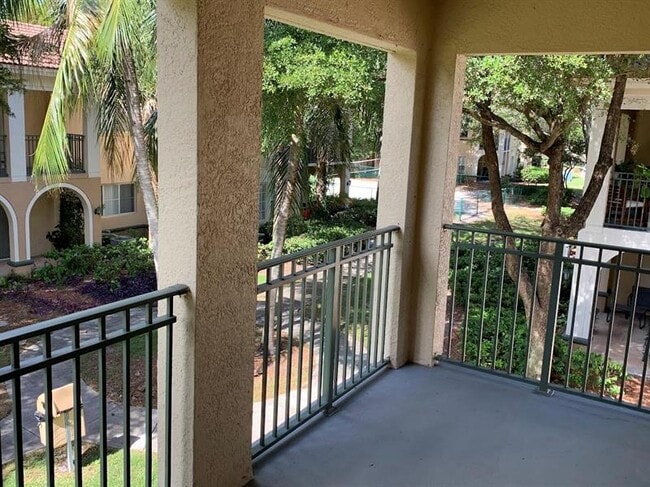 Building Photo - 2565 Centergate Dr