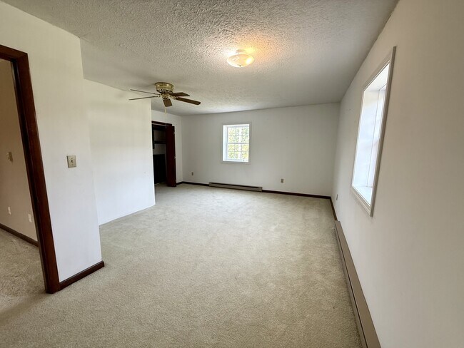 Building Photo - 690 Floyd Switch Estesburg Rd