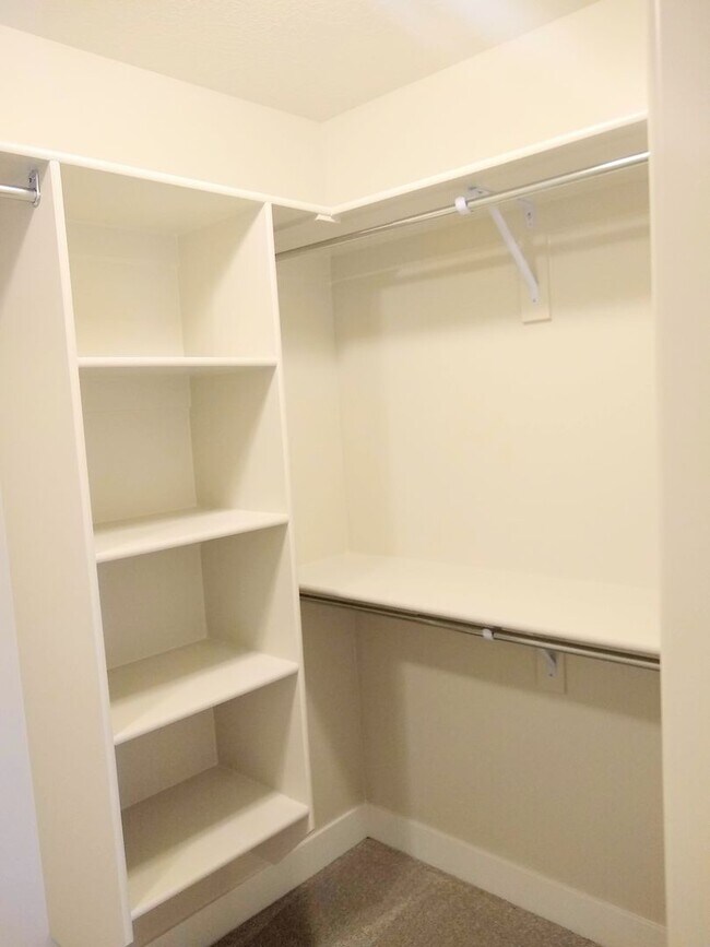 Building Photo - Bluffdale Townhouse Rental in Bringhurst S...