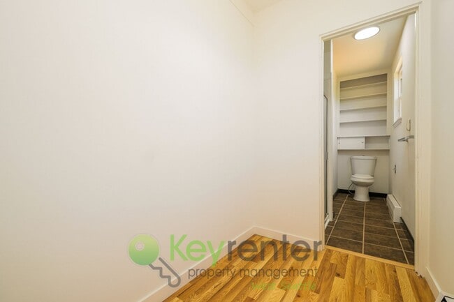 Building Photo - Versatile 5 Bedroom Retreat with Office and Outdoor Living in Burien