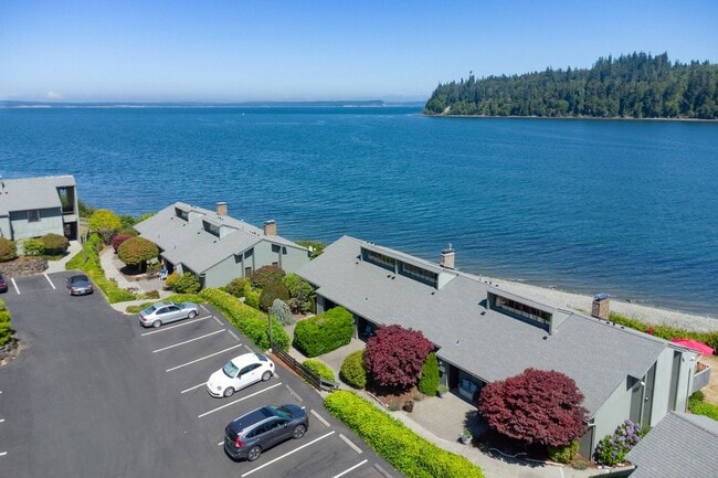 Building Photo - Short Term Lease | 2 Bed, 2 Bath Resort Style Waterview Condo For Rent!