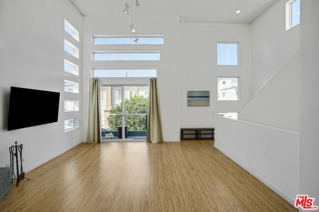 Building Photo - 120 Fleet St