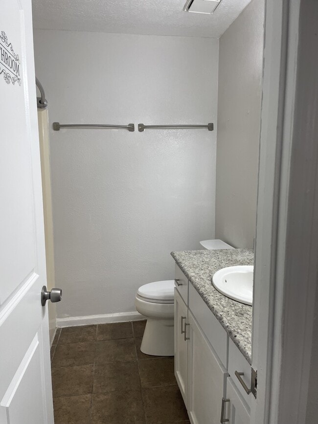 Building Photo - 107 Lakeside Cir