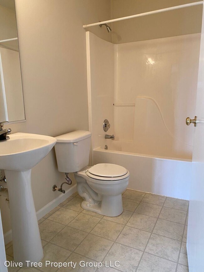 Building Photo - 2 br, 2 bath House - 161-2 Brookland Court