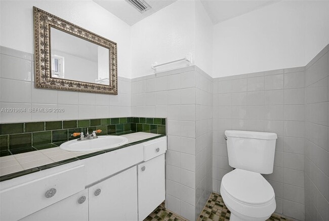 Building Photo - 1075 NE Miami Gardens Dr