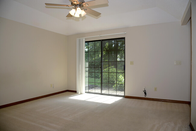 Building Photo - 1129 Troon Dr E