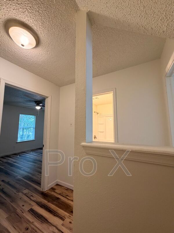 Building Photo - 504 N Betty Jo Dr