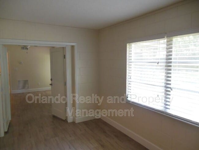 Building Photo - 404 Oakhurst St
