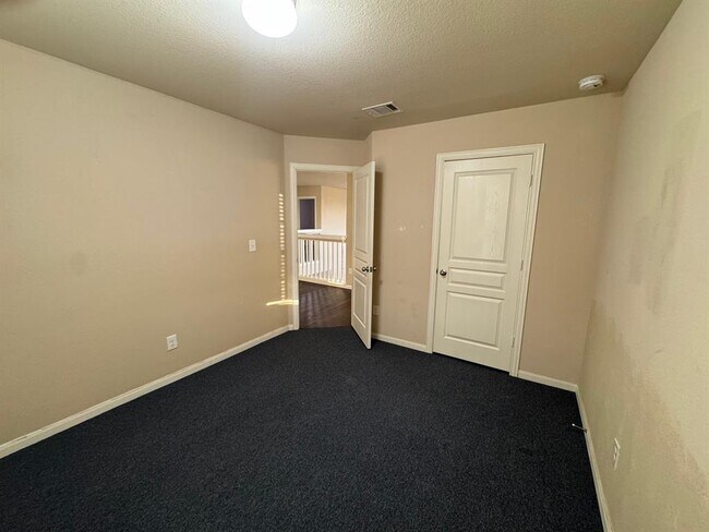 Building Photo - 117 Kemah Ln