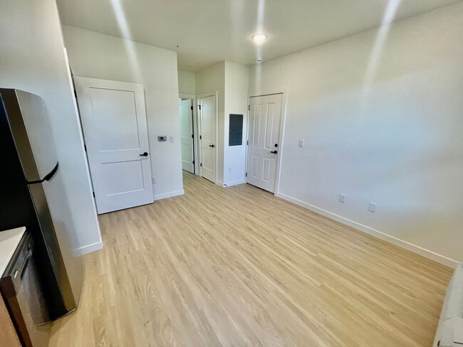 Building Photo - Multnomah Multiplex - 1/2 MONTH FREE RENT!