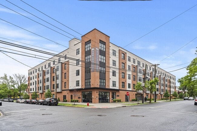 Primary Photo - 416 Highland Ave