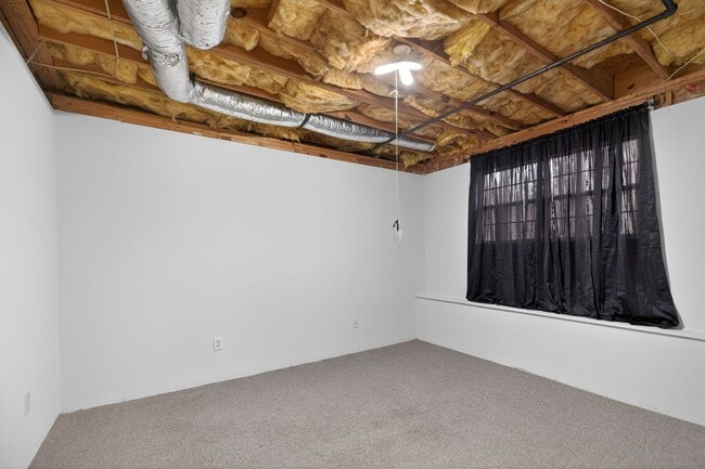 Building Photo - 3 bedroom Ranch with partially finished basement