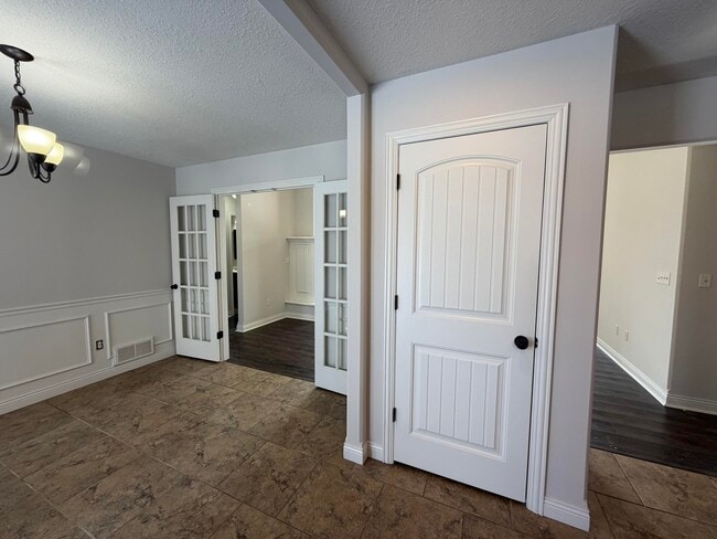 Building Photo - 2007 Cecil St