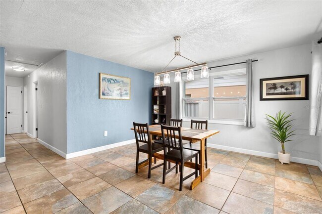 Building Photo - 10437 Cirimoya Ln