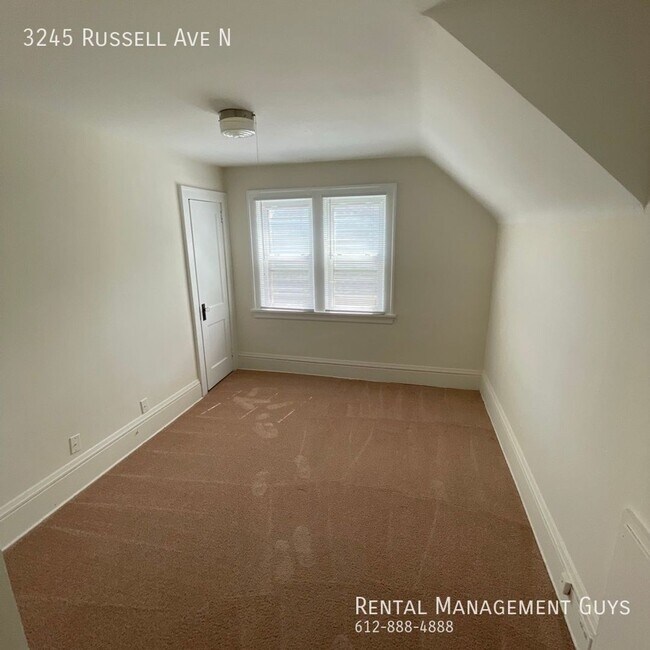 Building Photo - Charming 2 Bed/1 Bath + Den for Rent!