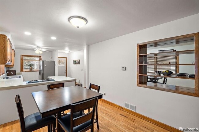 Building Photo - 836 Miller Ave