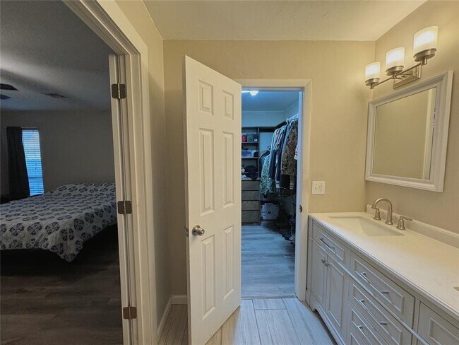 Building Photo - 408 Little Chisholm Cir