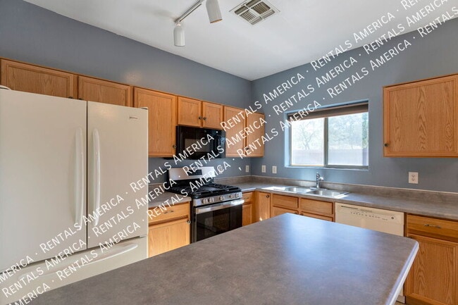 Building Photo - 568 E Painted Pueblo Dr