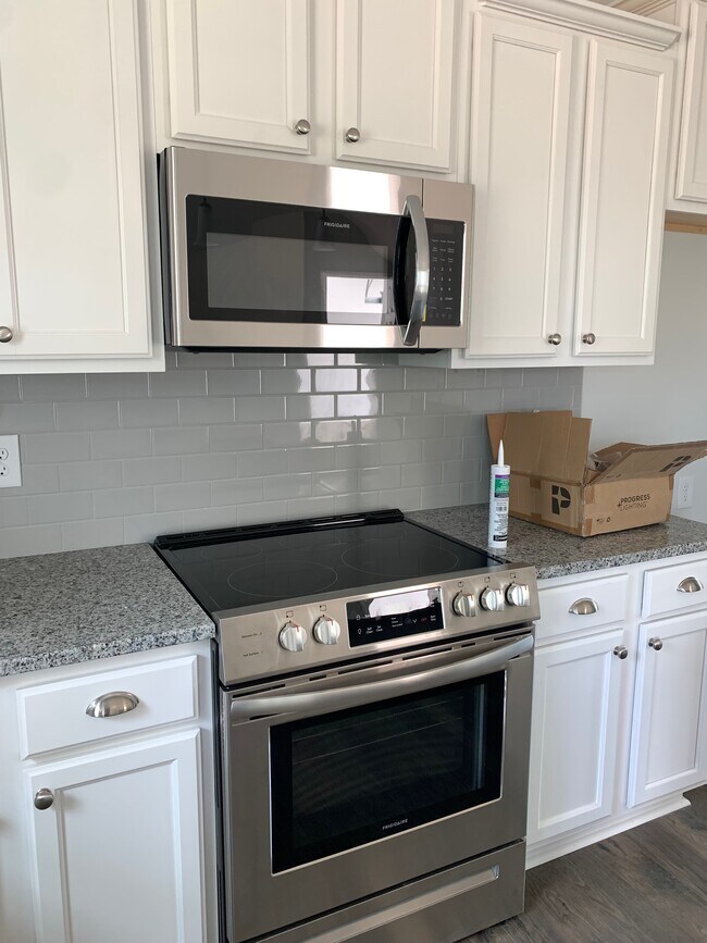 Building Photo - 3075 Wilton Wy