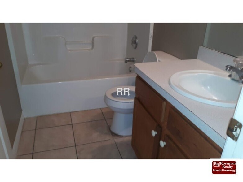 Building Photo - 3/2  includes lawn care