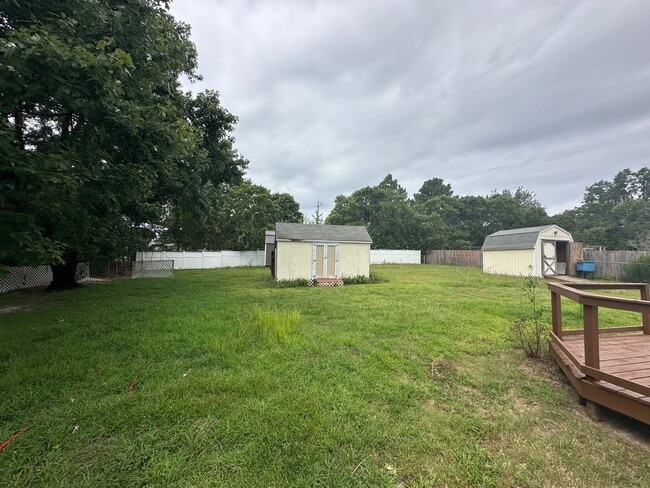 Building Photo - 228 Northview Dr