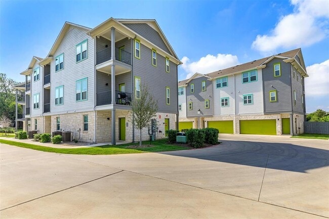 Building Photo - 712 Enchantment Trl