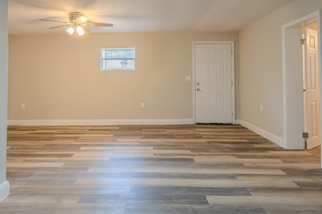 Building Photo - 129 W Church St