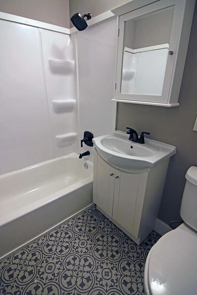 Building Photo - Omaha Ranch Home For Rent