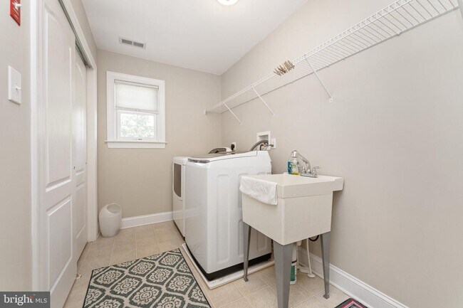 Building Photo - 921 Putting Green Cir