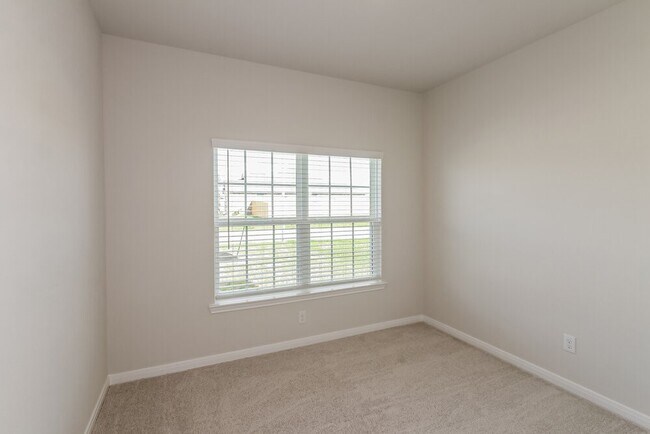 Building Photo - 417 Sunny Highlands Dr