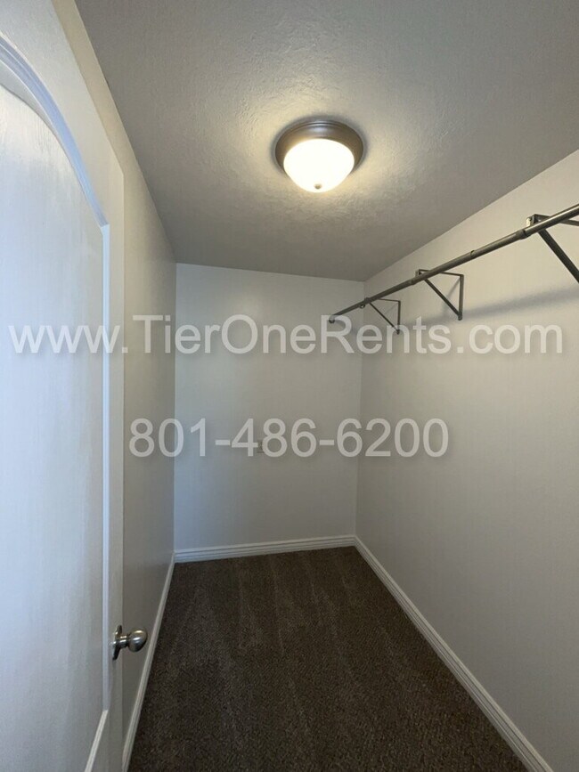 Building Photo - NO DEPOSIT option available for qualified ...