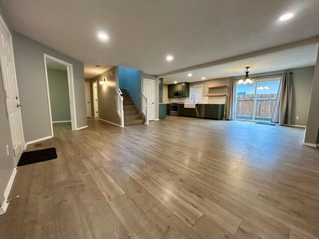 Building Photo - Welcome to this charming 3-bedroom, 2.5-bathroom house located in Vancouver, WA!