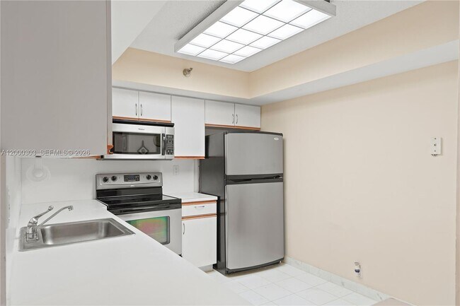 Building Photo - 19101 NE 36th Pl