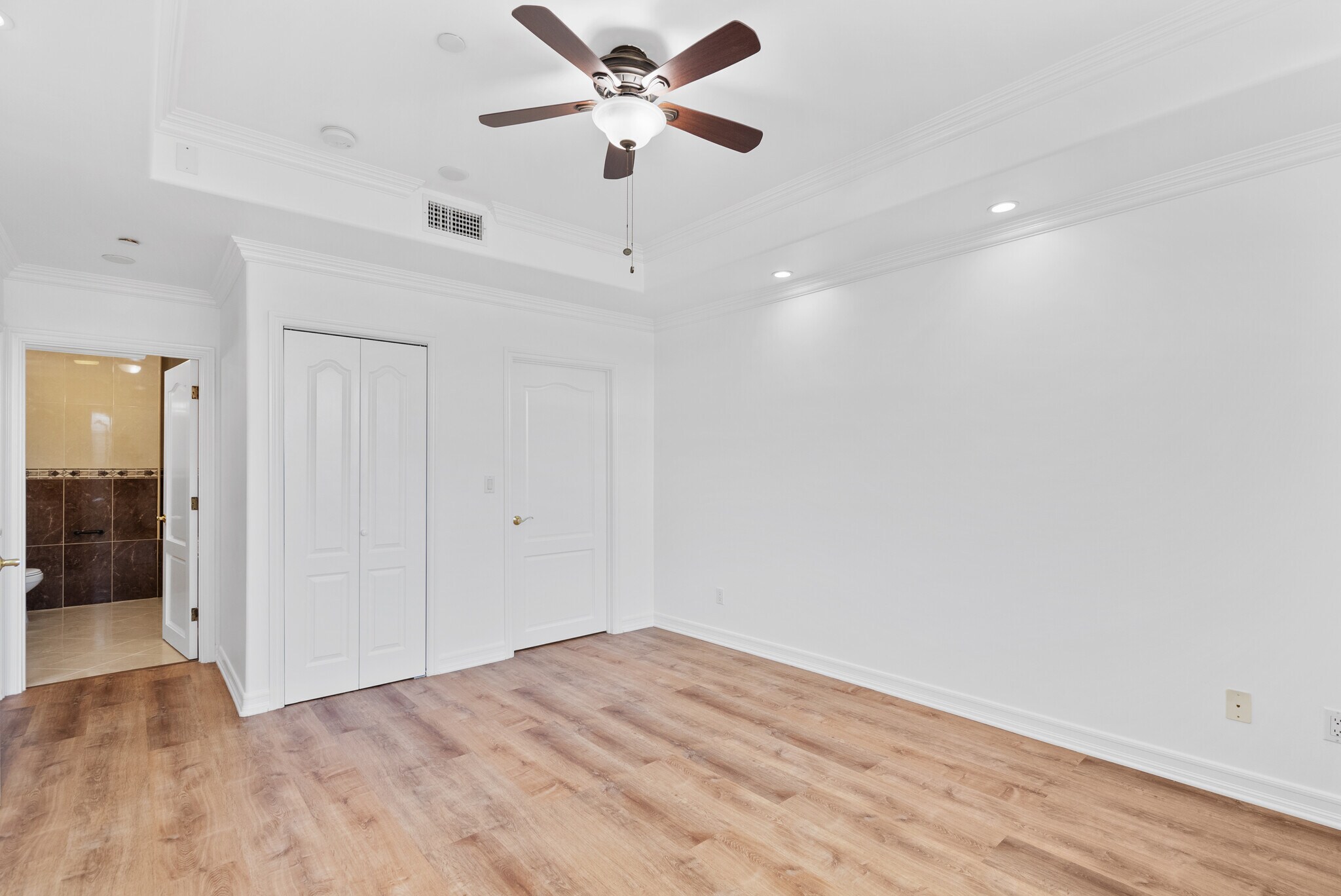 Building Photo - 600 E Magnolia Blvd
