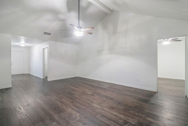 Building Photo - 1208 Bluffview Dr