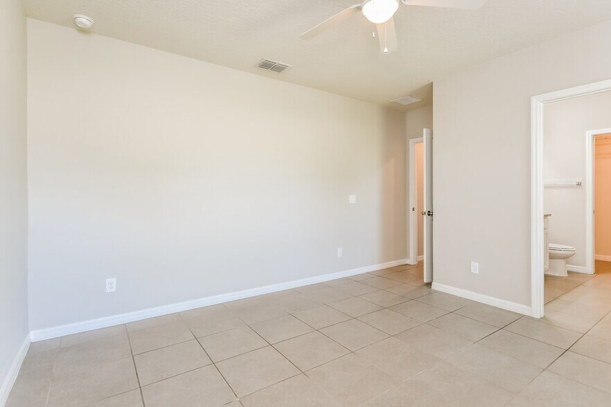 Building Photo - 501 Elbridge Pl