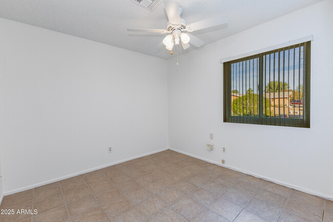 Building Photo - 6819 E Grandview Dr